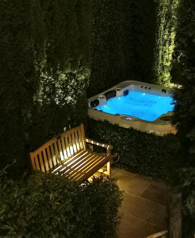 Le Petit Chateau Châteauneuf-de-Gadagne Εξωτερικό φωτογραφία