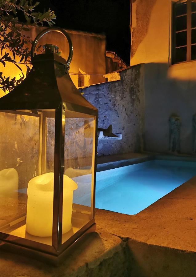 Le Petit Chateau Châteauneuf-de-Gadagne Εξωτερικό φωτογραφία