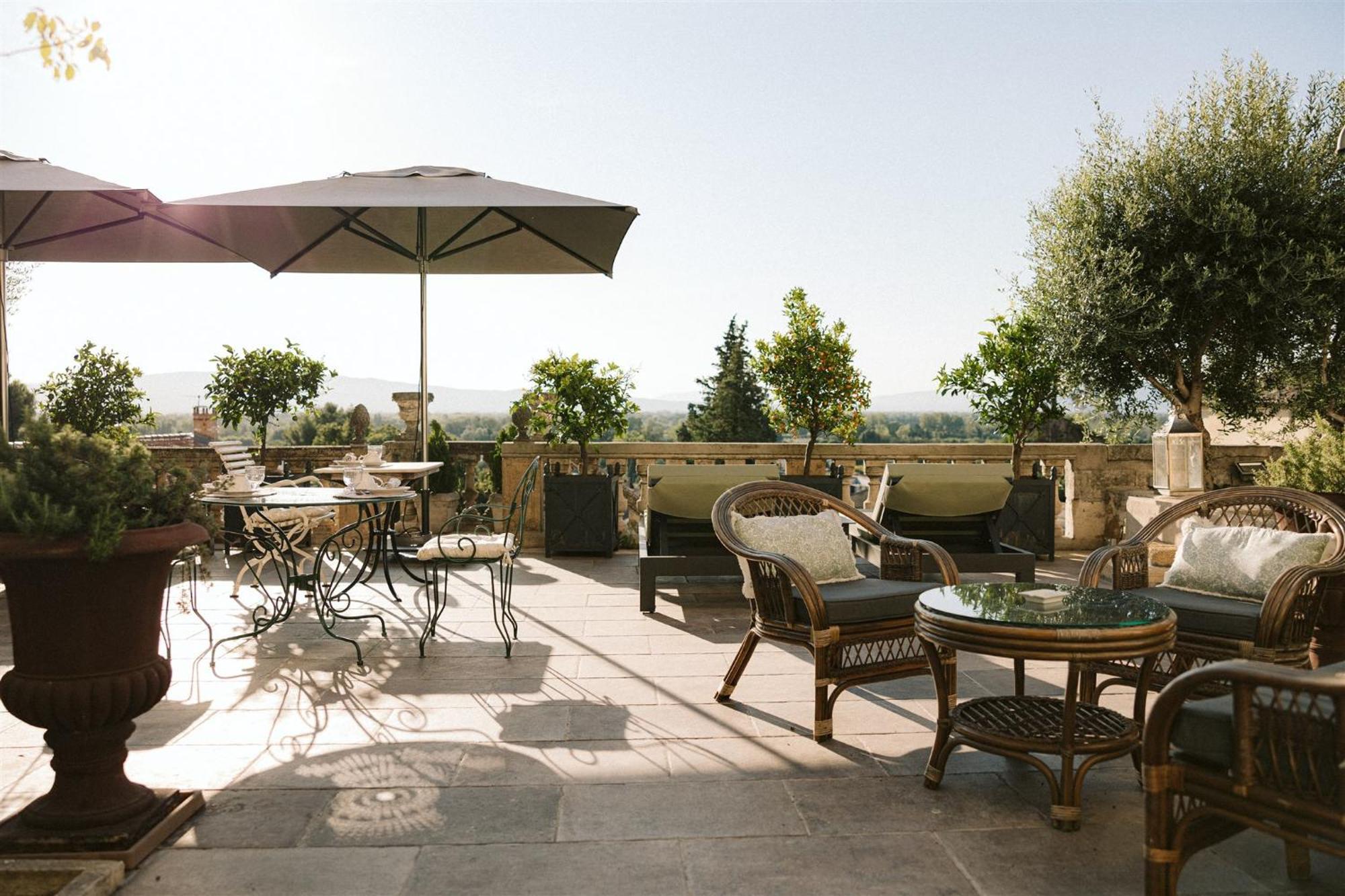 Le Petit Chateau Châteauneuf-de-Gadagne Εξωτερικό φωτογραφία